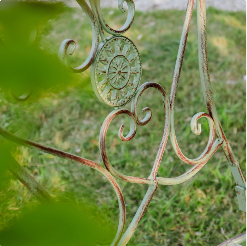 Vintage style metal outdoor garden/balcony table & chair set