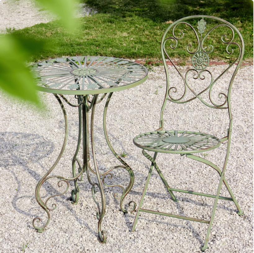 Vintage style metal outdoor garden/balcony table & chair set