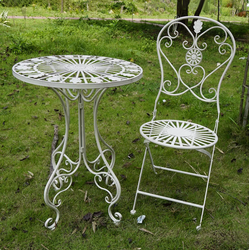 Vintage style metal outdoor garden/balcony table & chair set