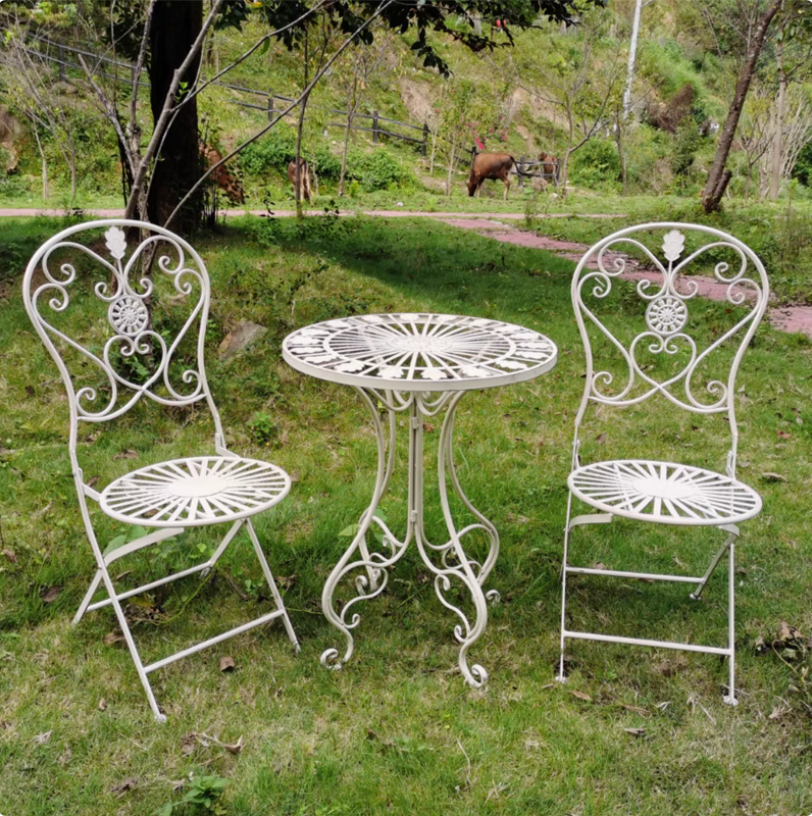 Vintage style metal outdoor garden/balcony table & chair set